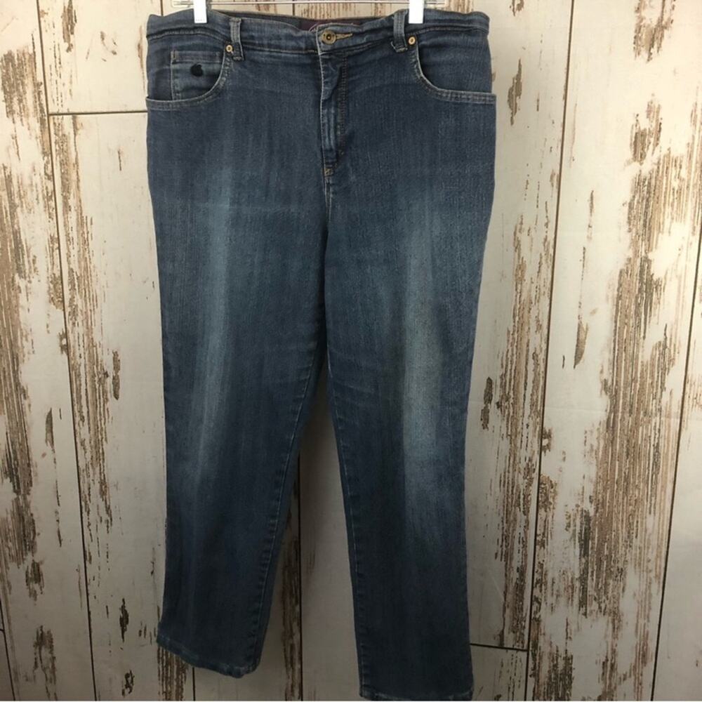 Gloria Vanderbilt Jeans, Size 14 Short. In excellent condition!